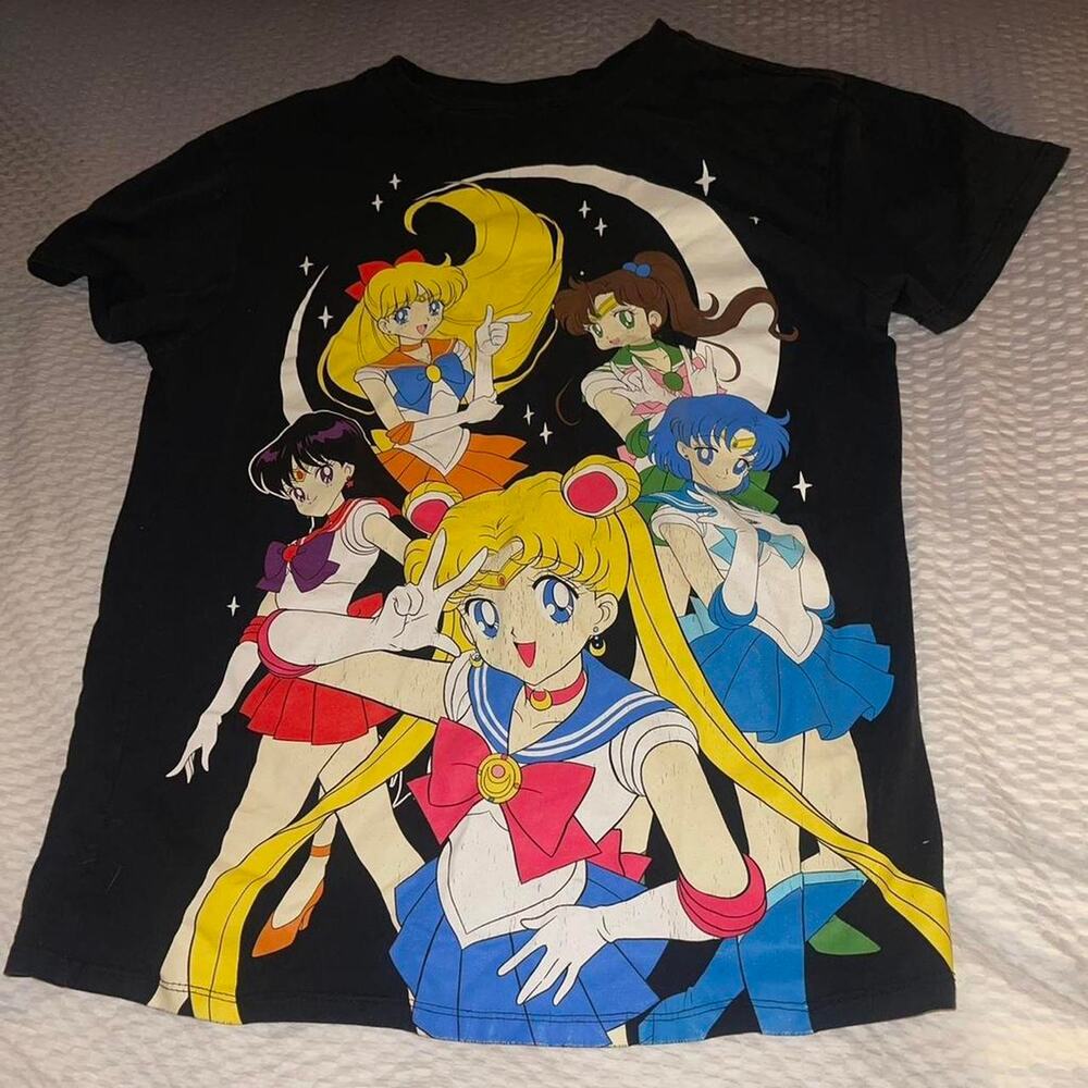 Sailor Moon Graphic T-shirt - Size Medium